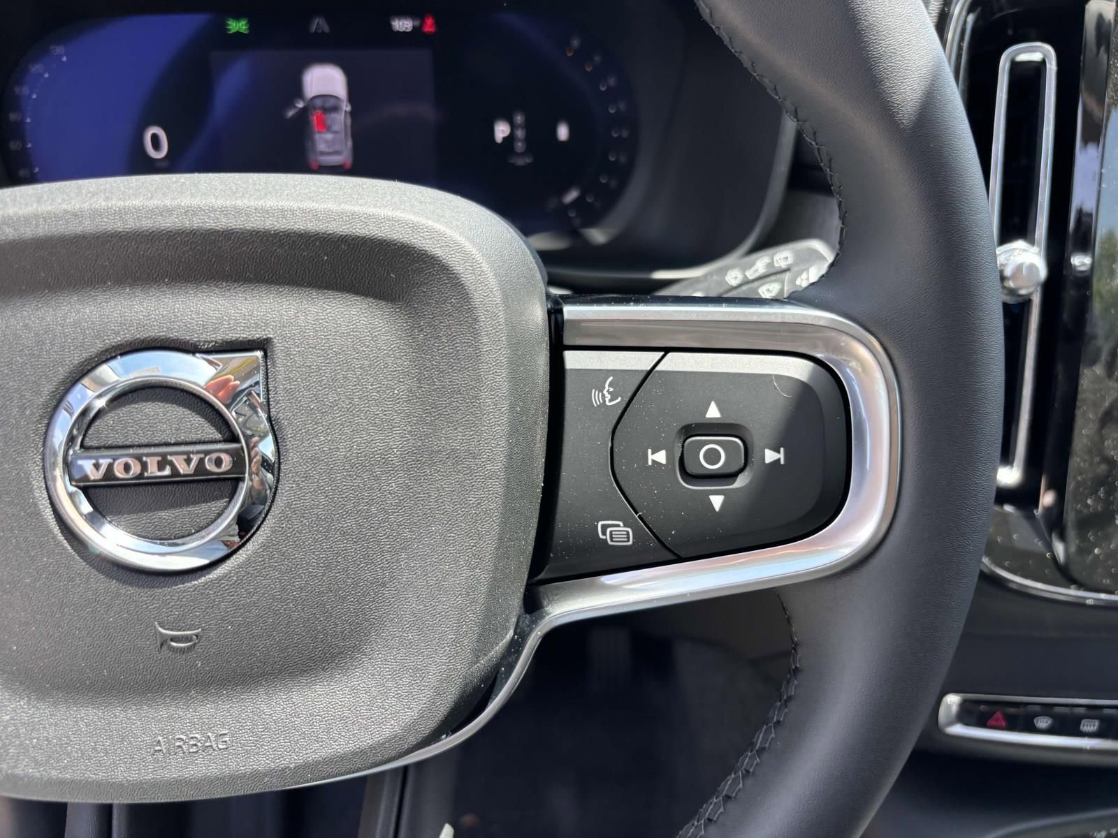 Used 2026 Volvo XC40 B5 Core w/ Protection Package Premier AWD/4WD image 18