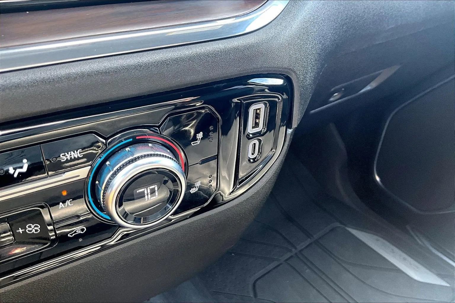 Used 2024 GMC Sierra 1500 SLT image 25