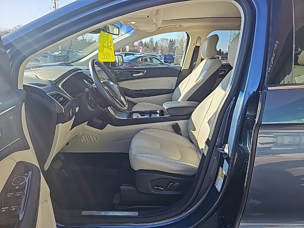 Used 2019 Ford Edge Titanium w/ Equipment Group 301A image 9