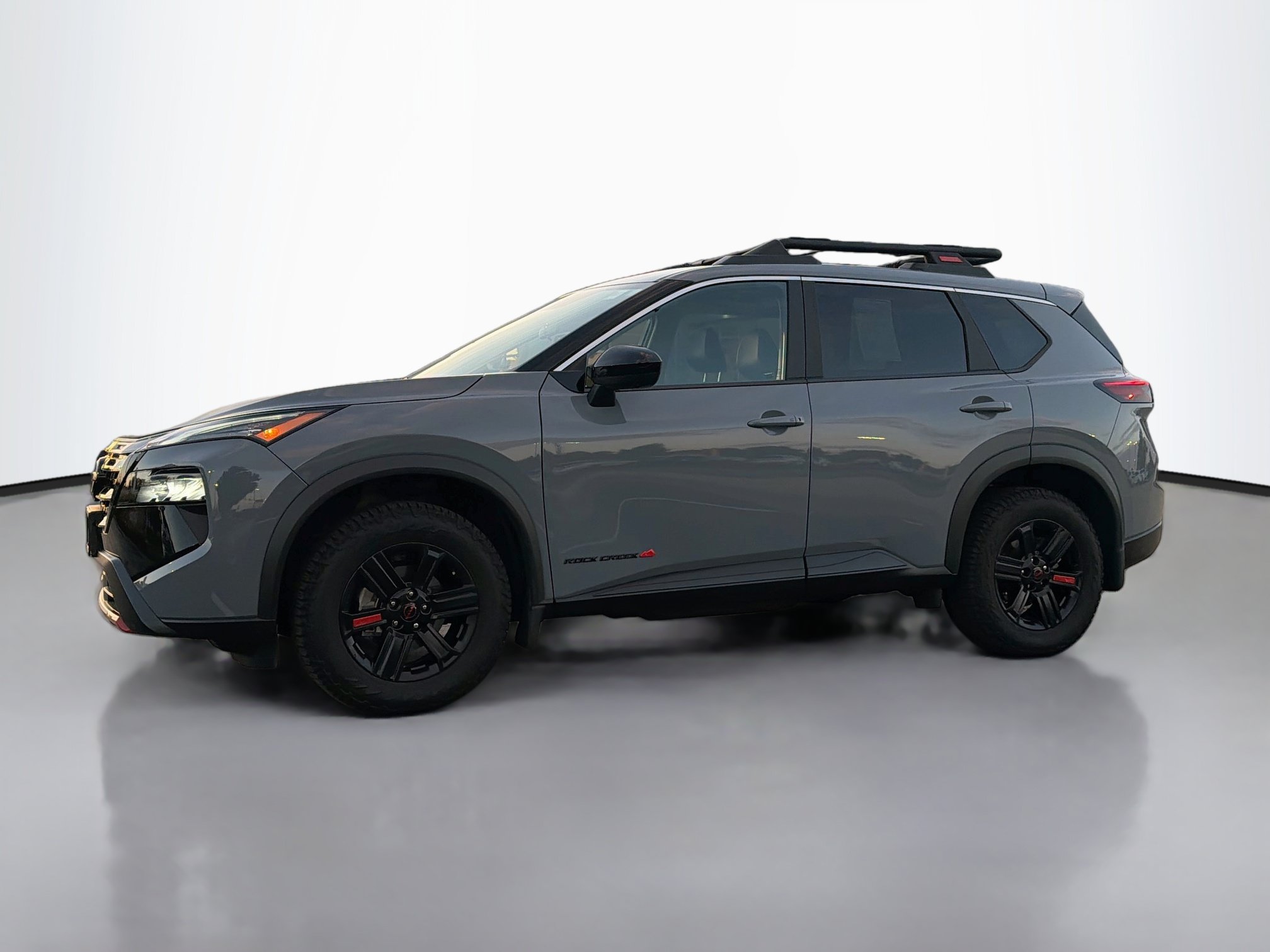 Used 2025 Nissan Rogue SV AWD/4WD image 3