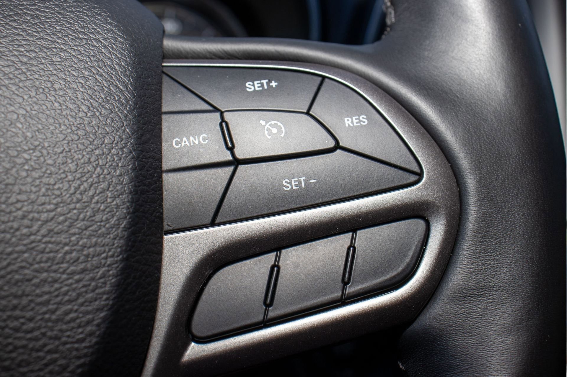 Used 2019 Jeep Cherokee Latitude Plus w/ Comfort/Convenience Group image 31