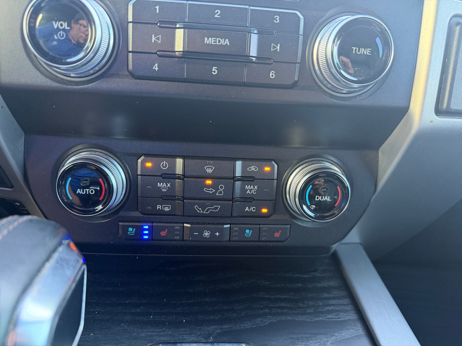 Used 2019 Ford F150 Platinum w/ Equipment Group 701A Luxury AWD/4WD image 26