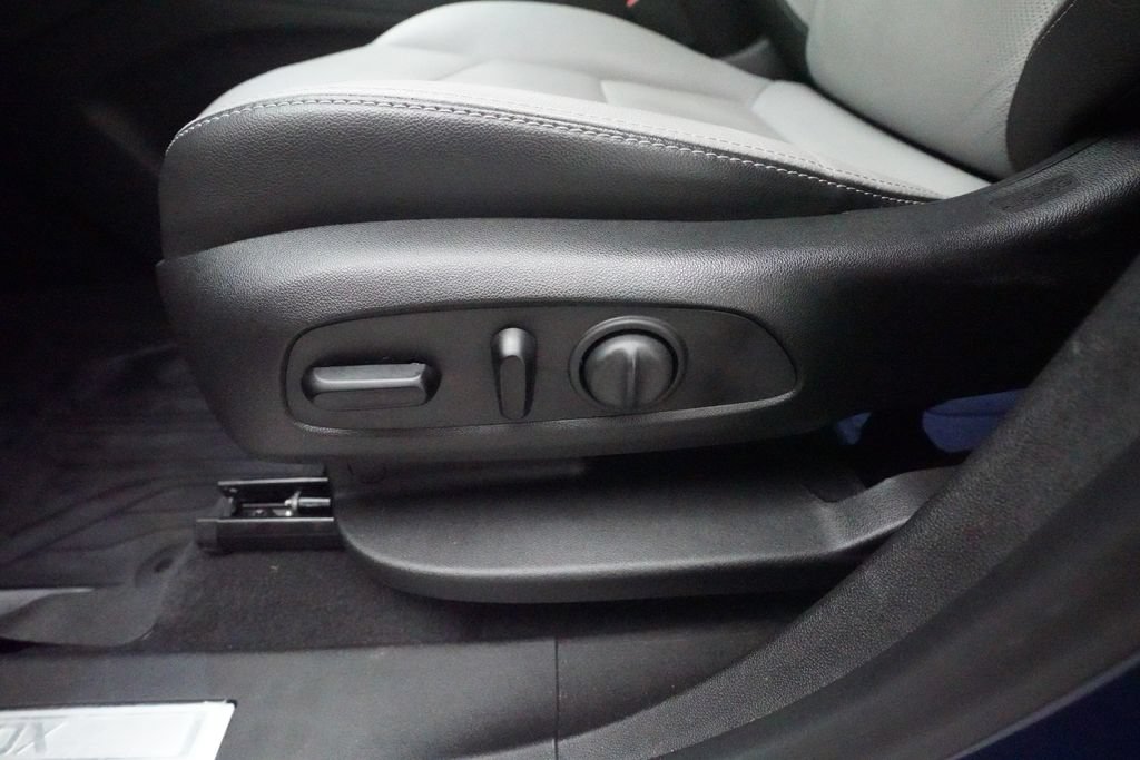 Used 2020 Chevrolet Equinox Premier w/ LPO, Floor Liner Package FWD image 28