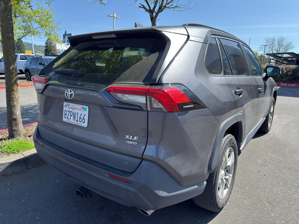 Used 2021 Toyota RAV4 XLE w/ Convenience Package image 4