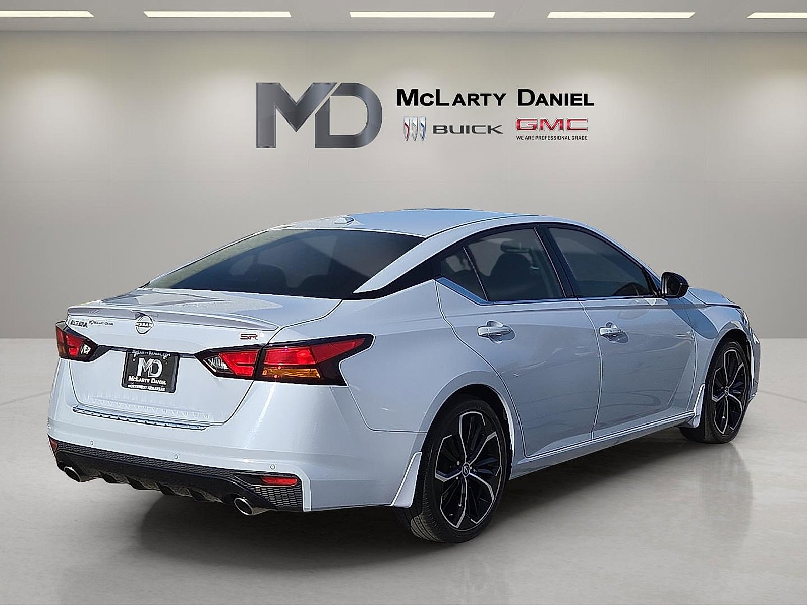 Used 2023 Nissan Altima 2.5 SR w/ SR Premium Package image 5