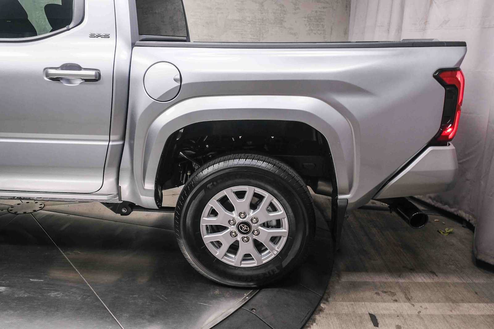 Used 2025 Toyota Tacoma SR5 RWD image 9