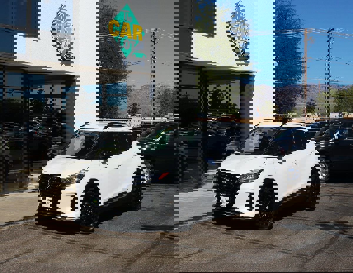 Used 2023 Nissan Kicks SR image 2