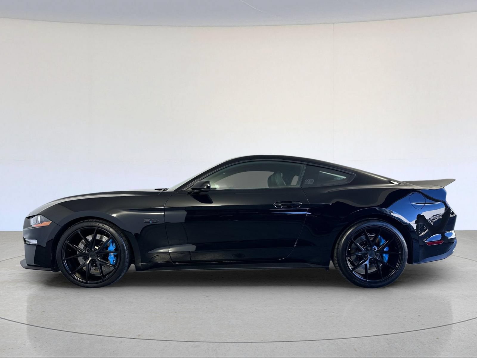 Used 2018 Ford Mustang GT w/ GT Performance Package RWD image 2