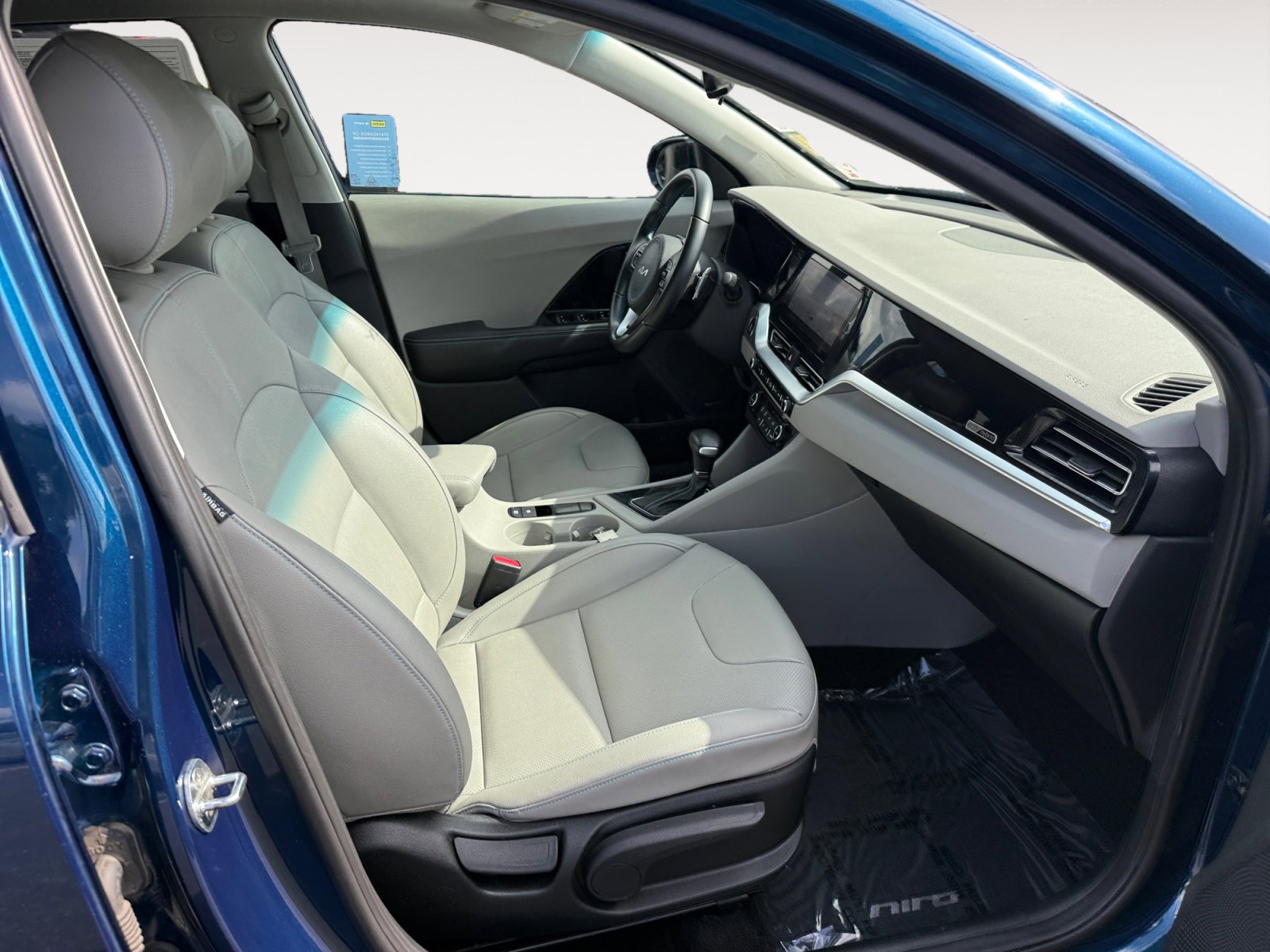 Used 2022 Kia Niro Touring Special Edition FWD image 19