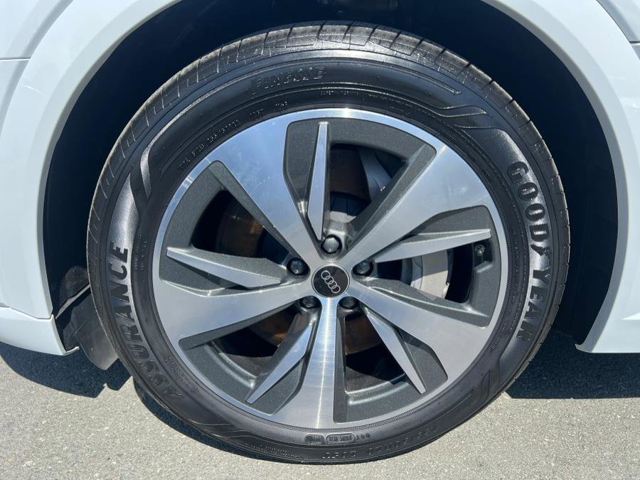 Used 2024 Audi Q8 e-tron Premium Plus w/ Premium Plus Package image 50