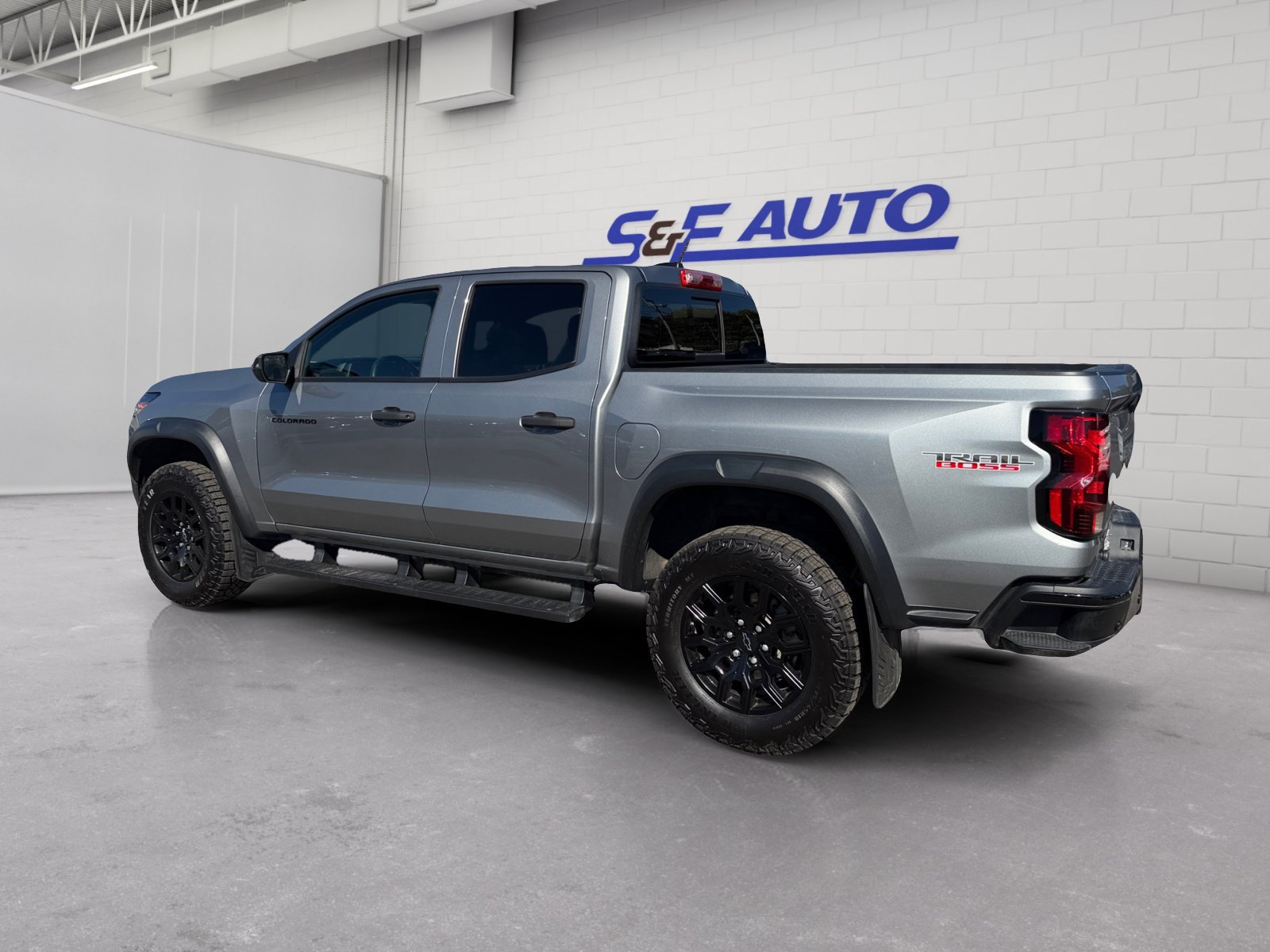 Used 2025 Chevrolet Colorado Trail Boss AWD/4WD image 3