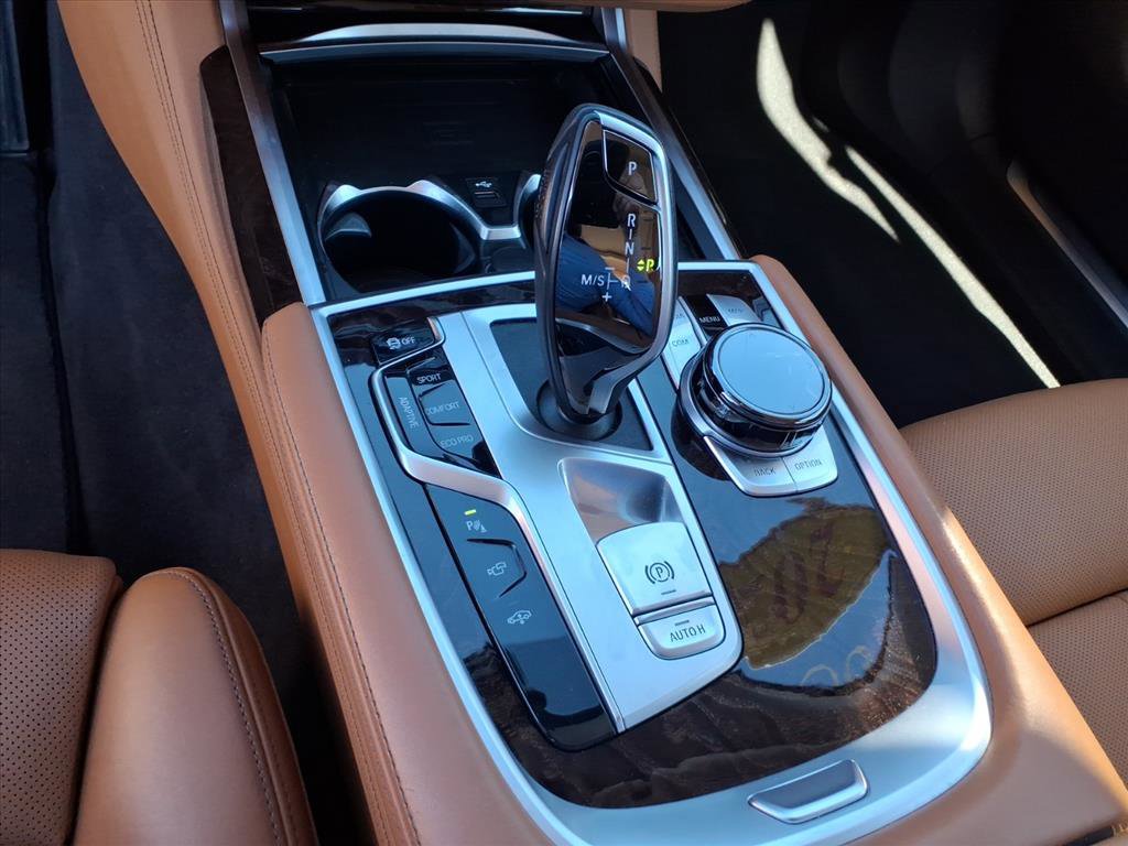 Used 2021 BMW 750i xDrive w/ Executive Package image 12