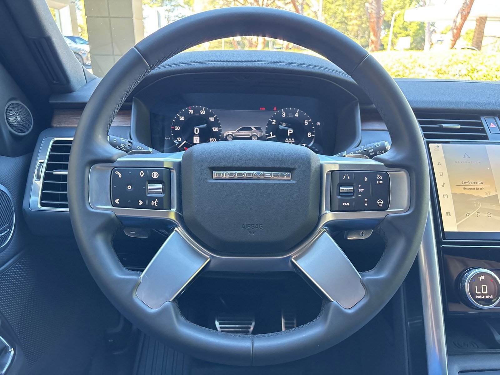 Certified 2024 Land Rover Discovery Dynamic SE image 17