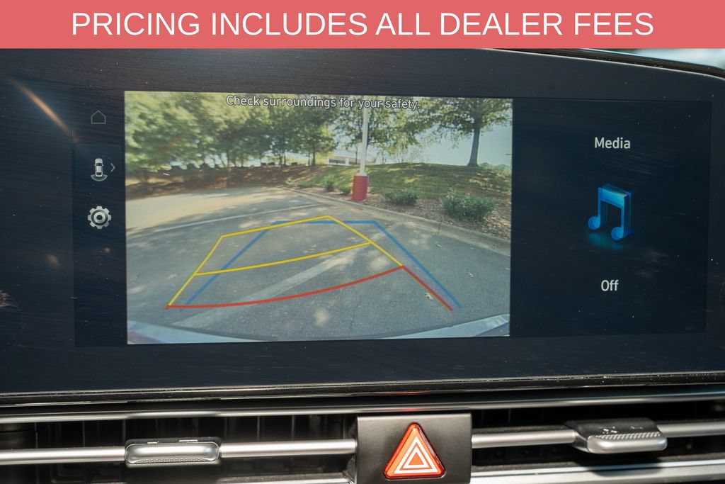 Used 2025 Hyundai Elantra SEL FWD image 14