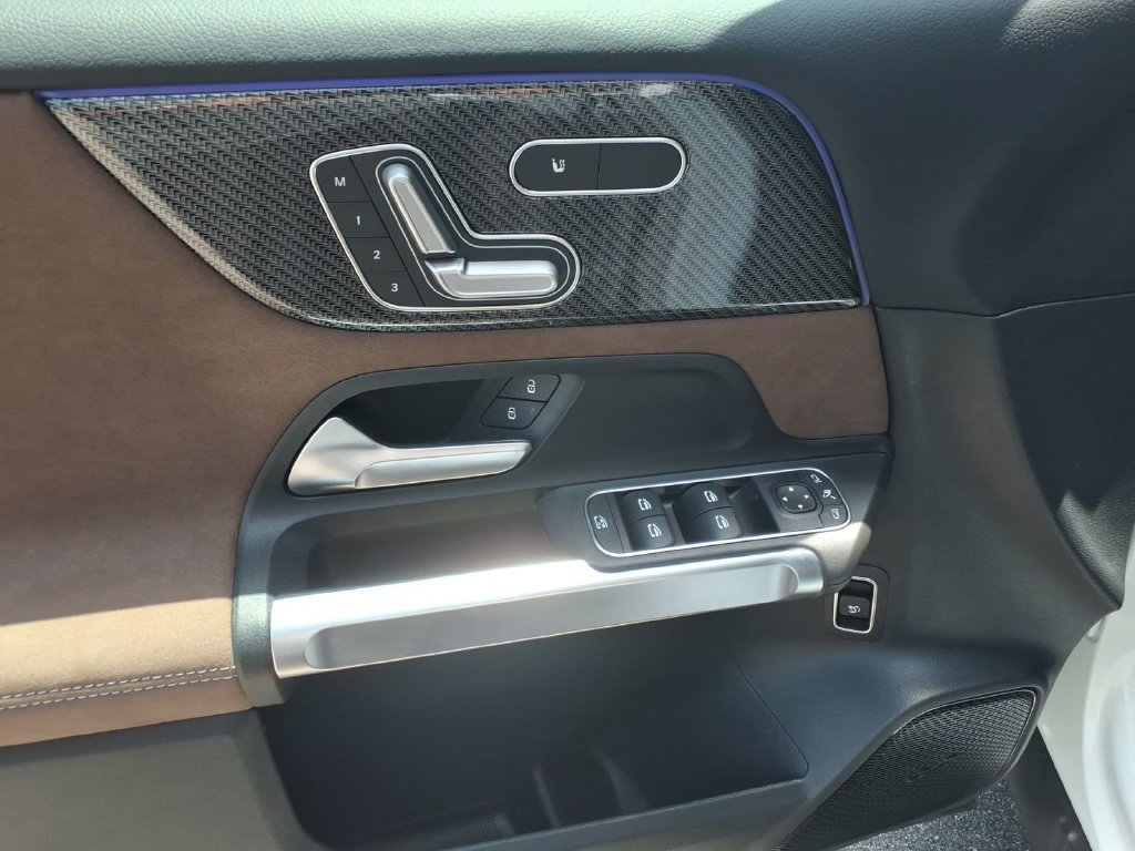 New 2026 Mercedes-Benz GLB 250 4MATIC image 12