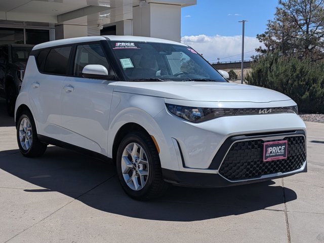 Used 2025 Kia Soul LX w/ LX Technology Package FWD image 3