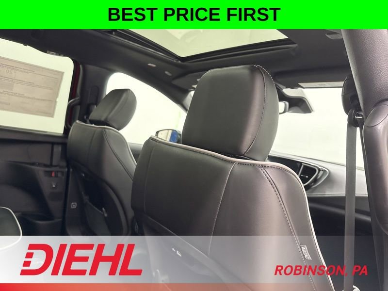 New 2026 Chrysler Pacifica Limited AWD/4WD image 14