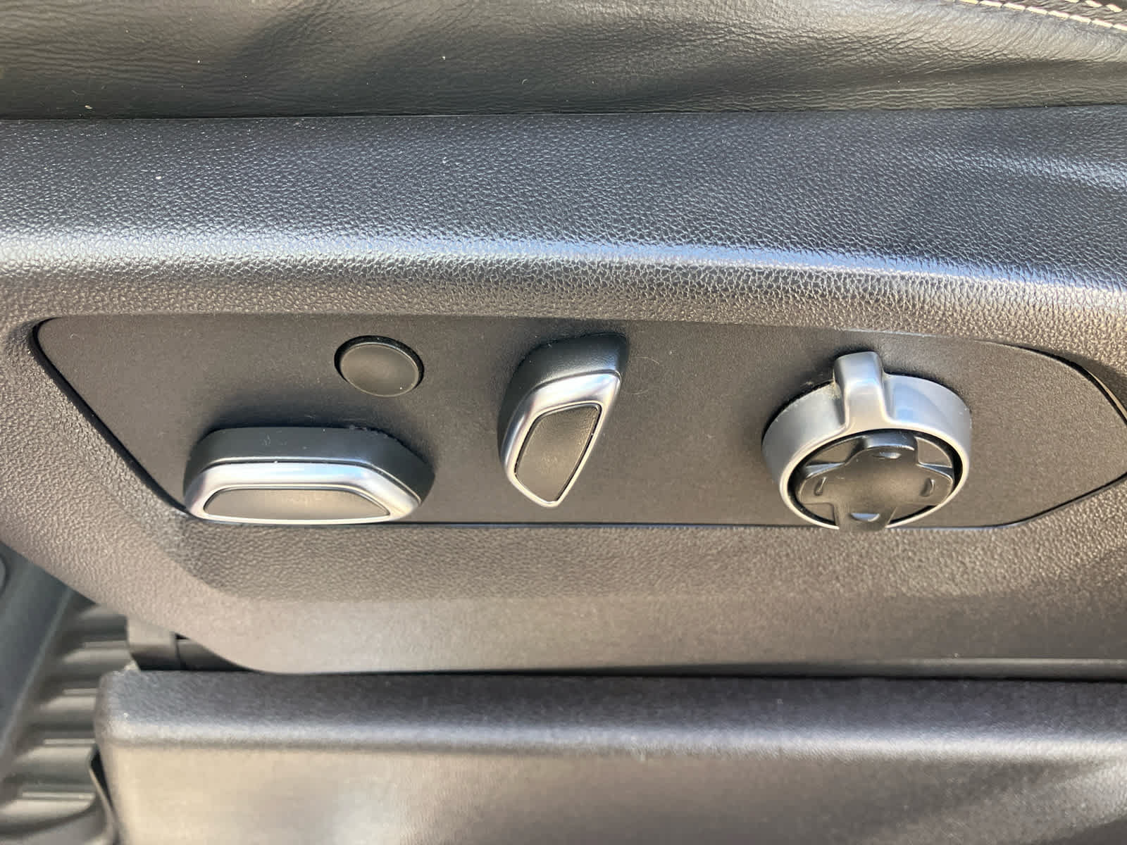 Used 2024 GMC Sierra 1500 AT4X AWD/4WD image 11