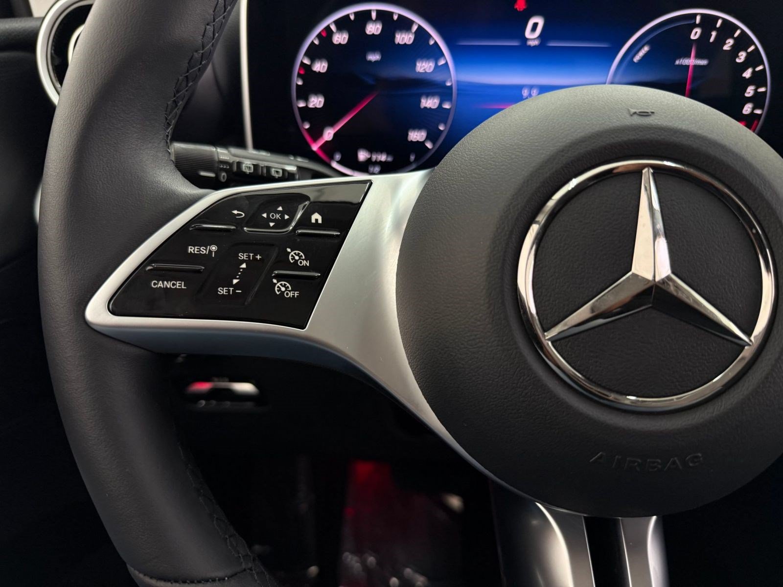 Used 2025 Mercedes-Benz GLC 350e 4MATIC image 13