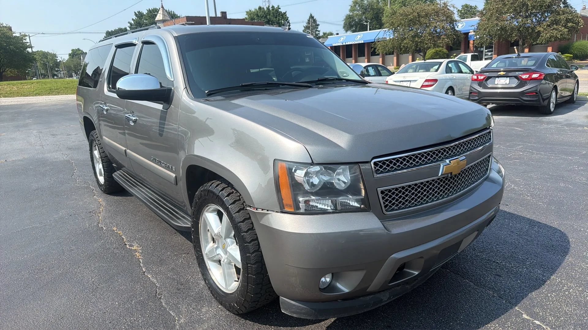 Used 2008 Chevrolet Suburban LTZ w/ LTZ Preferred Equipment Group AWD/4WD image 3