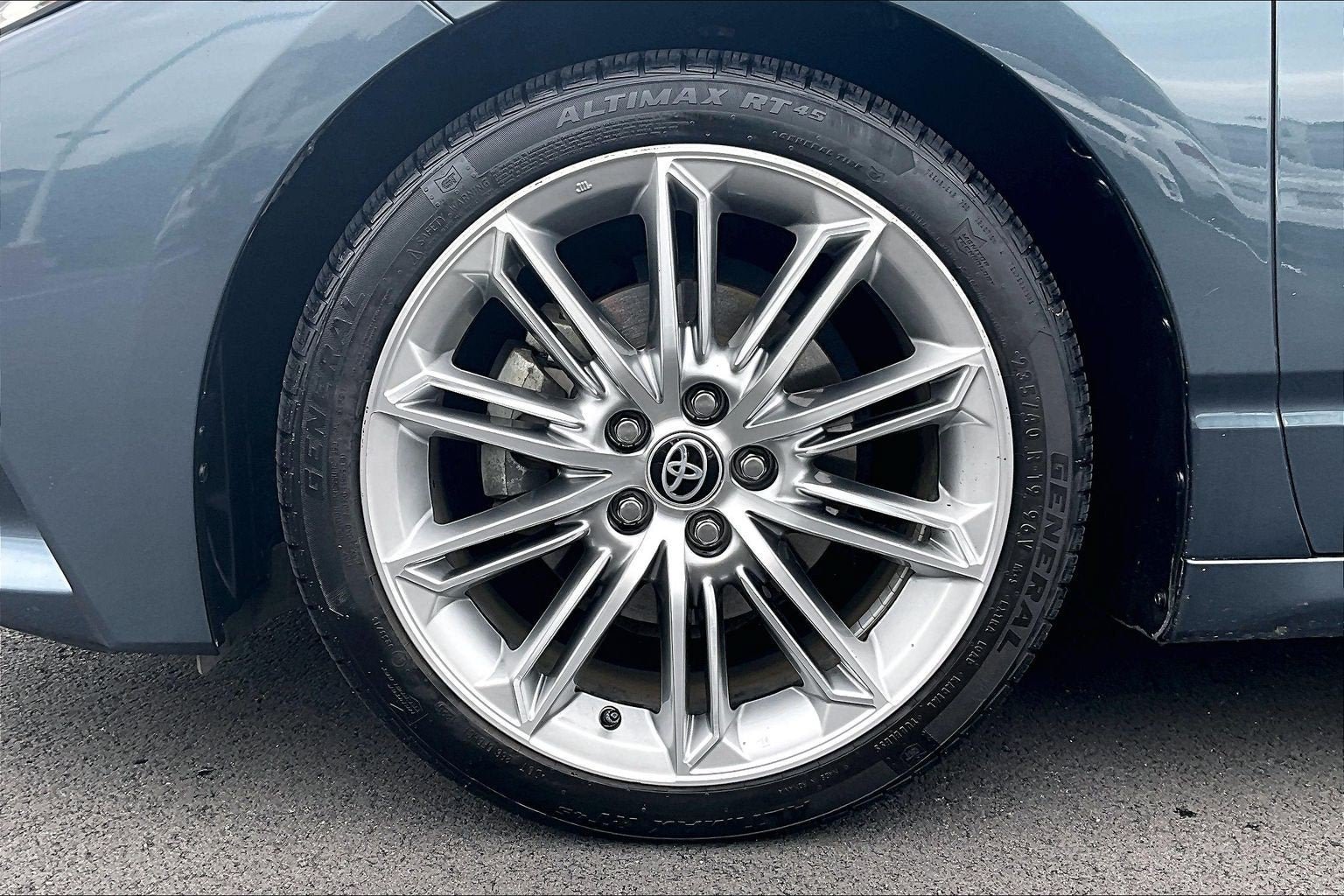 Used 2021 Toyota Avalon Limited w/ Advanced Safety Package FWD image 9