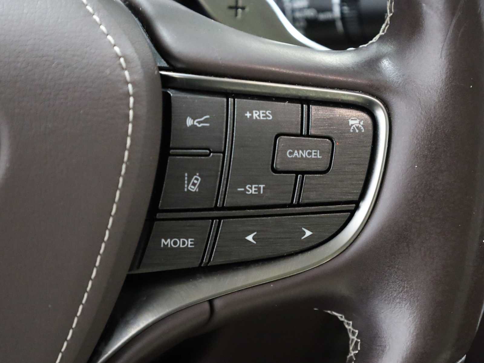 Used 2018 Lexus LS 500 w/ Interior Upgrade Package RWD image 26