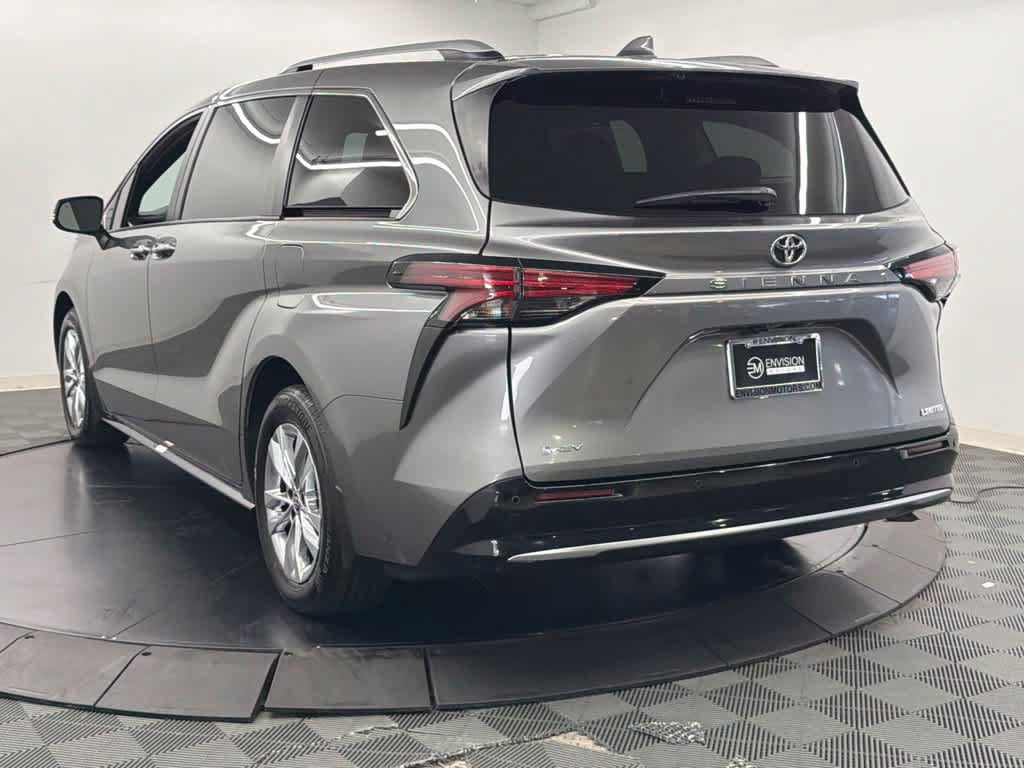 Used 2026 Toyota Sienna Limited FWD image 12