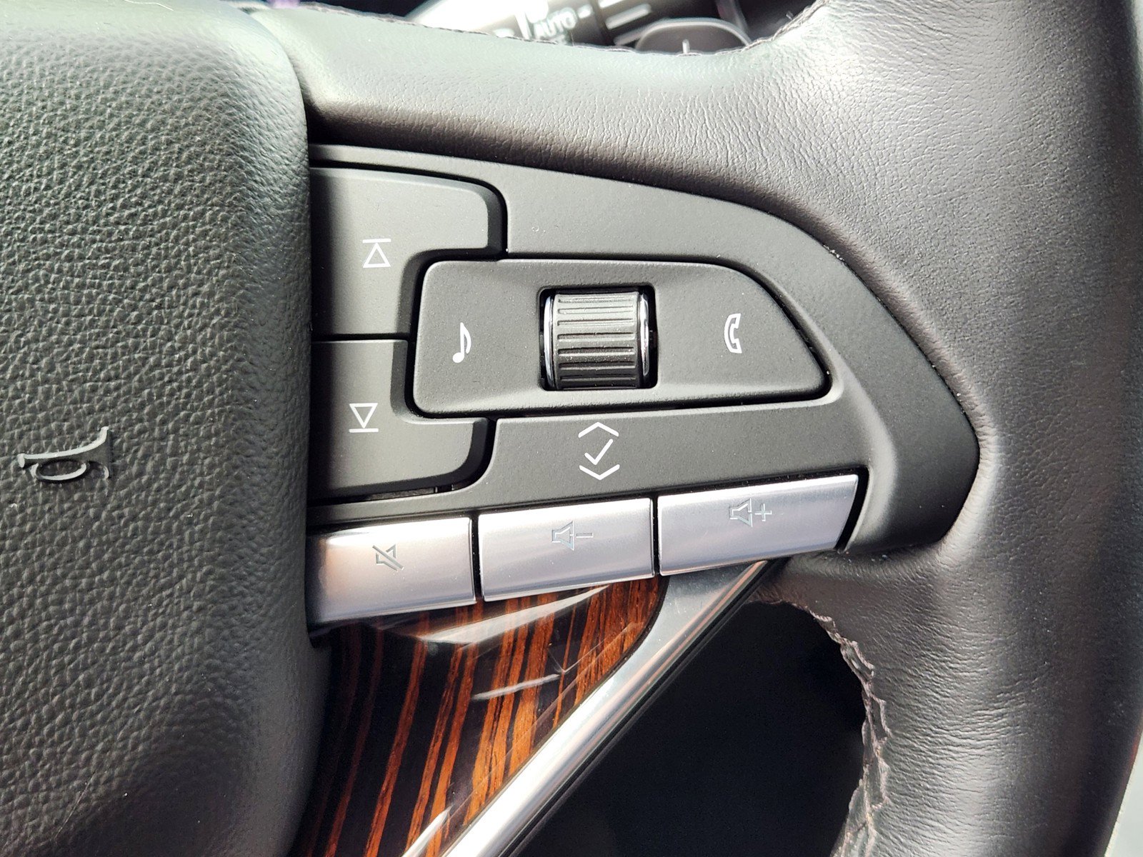 Certified 2023 Cadillac Escalade Premium Luxury w/ Performance Package AWD/4WD image 24