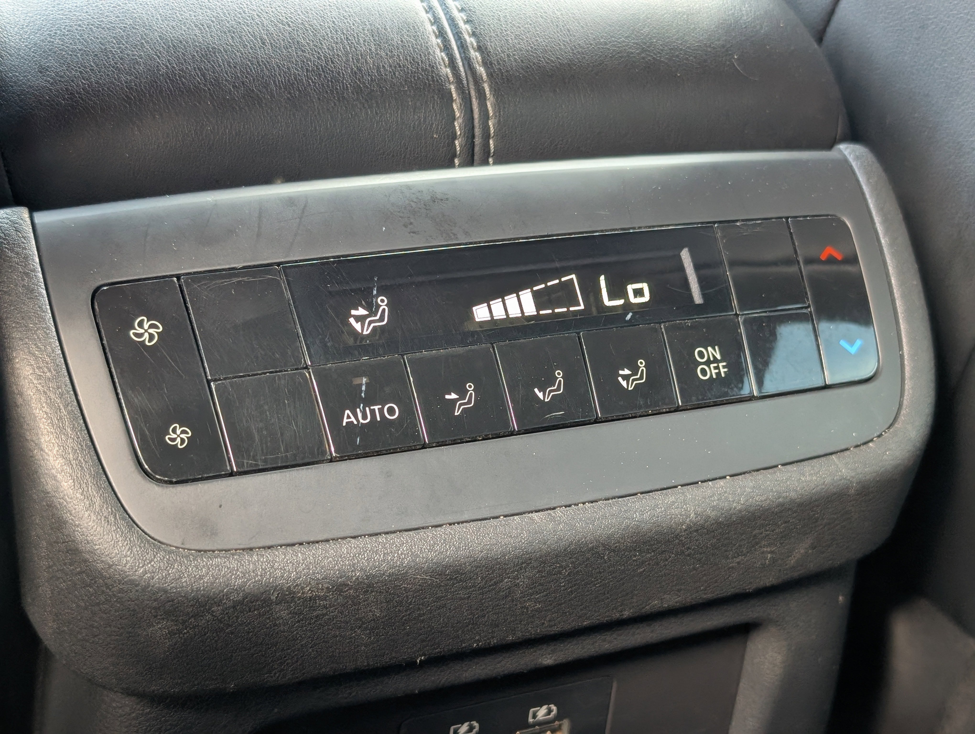 Used 2022 Nissan Pathfinder SL image 36