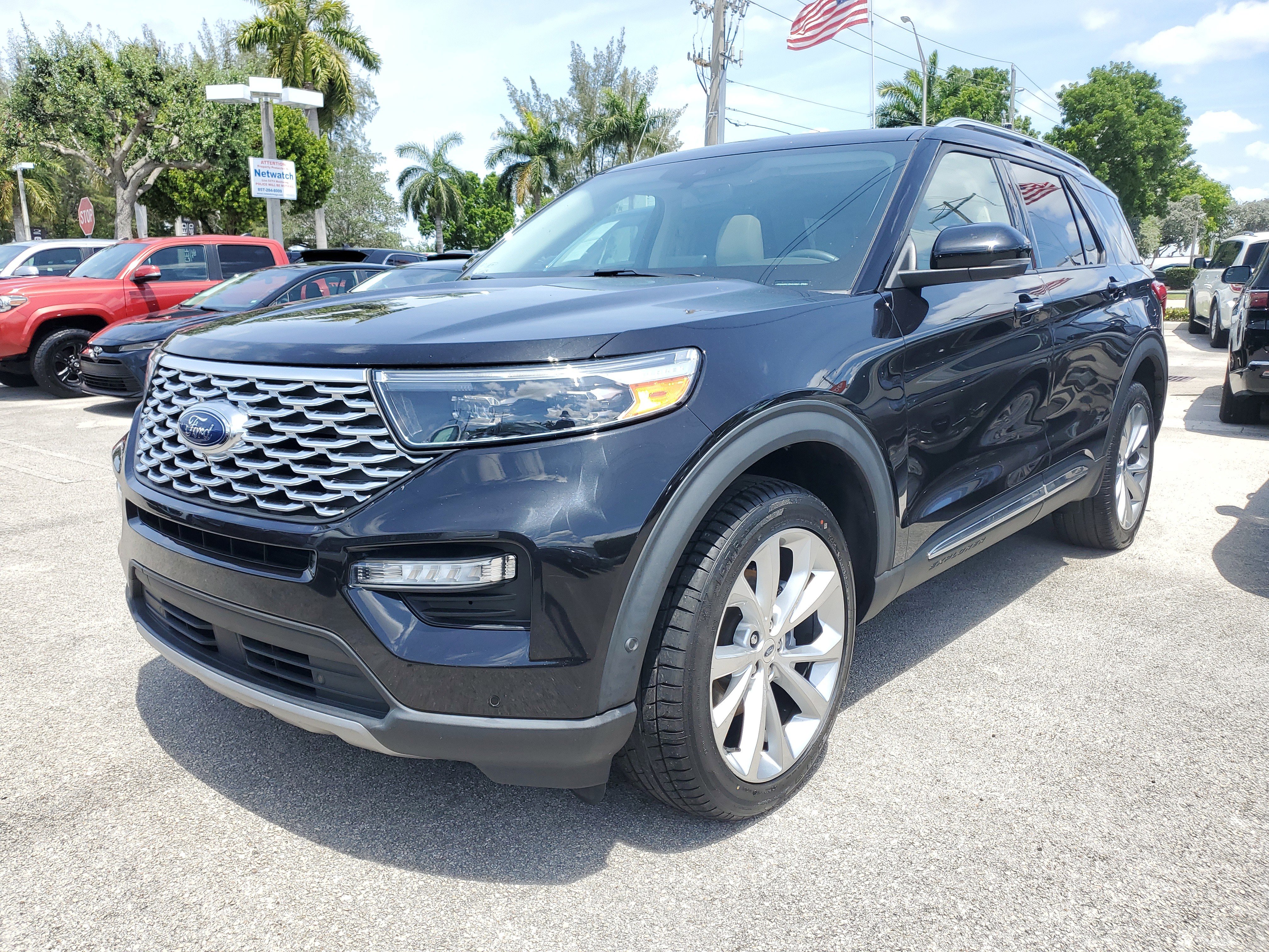 Used 2022 Ford Explorer Platinum w/ Equipment Group 601A image 3
