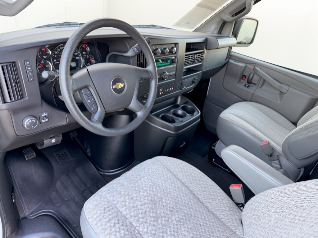Certified 2025 Chevrolet Express 3500 LT w/ LT Preferred Equipment Group RWD image 4
