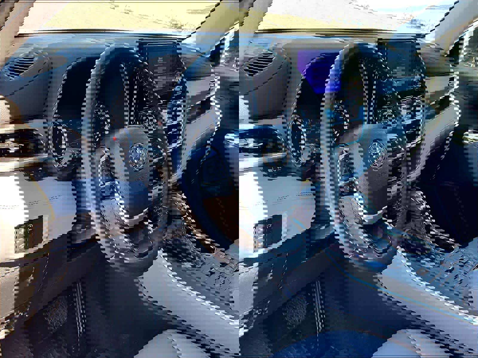 Used 2023 Toyota Highlander XLE image 6