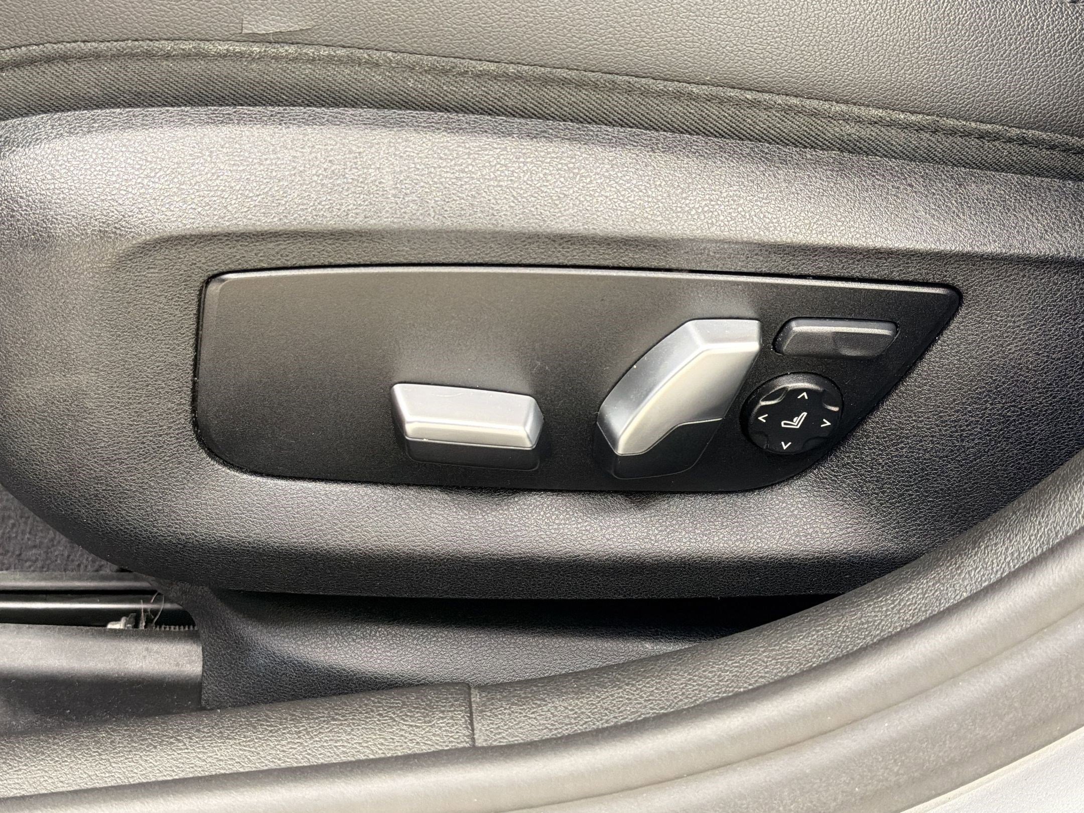 Used 2019 BMW 530i w/ Convenience Package image 14