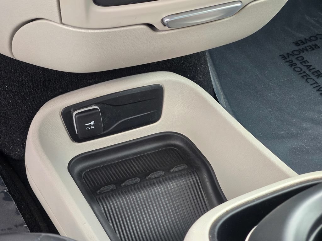 Used 2023 Chrysler Pacifica Touring-L FWD image 39