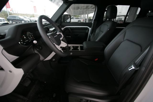 Used 2025 Land Rover Defender 110 X-Dynamic SE image 8