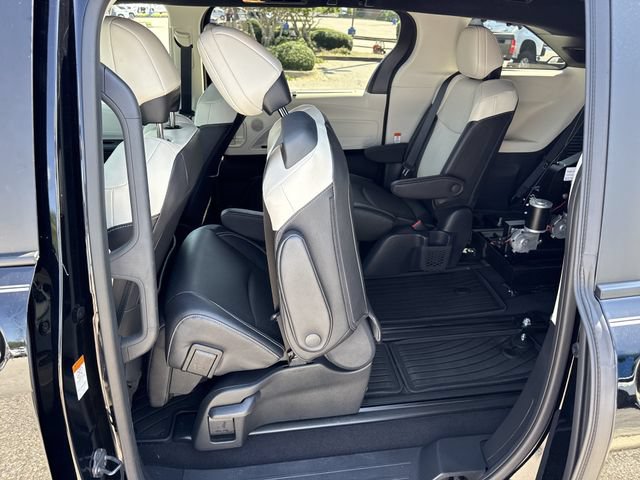 Used 2025 Toyota Sienna Limited AWD/4WD image 12