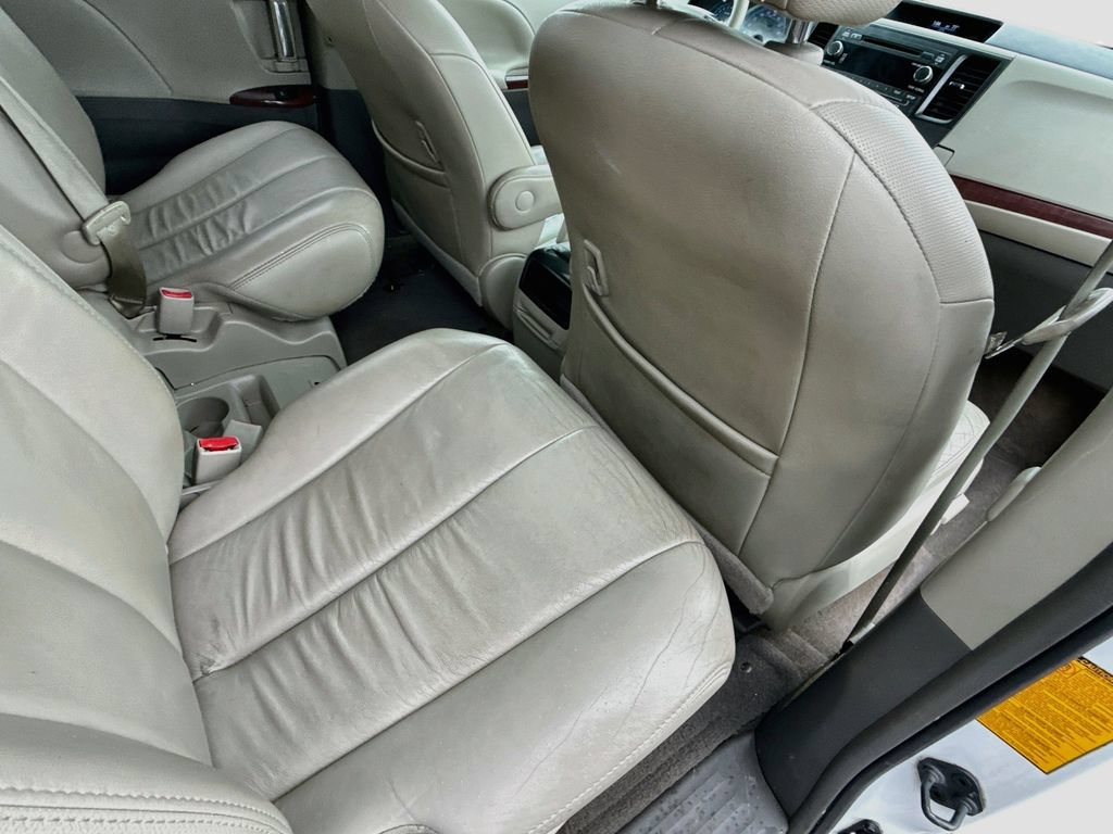Used 2014 Toyota Sienna XLE FWD image 29
