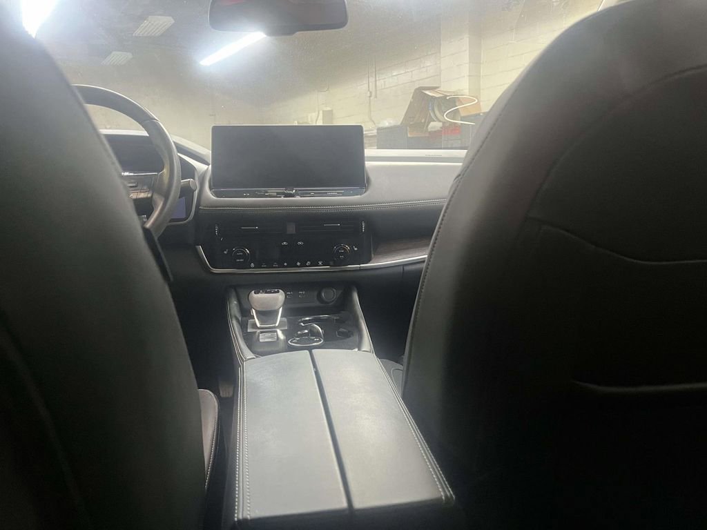 Used 2024 Nissan Rogue Platinum w/ Platinum Premium Package image 11