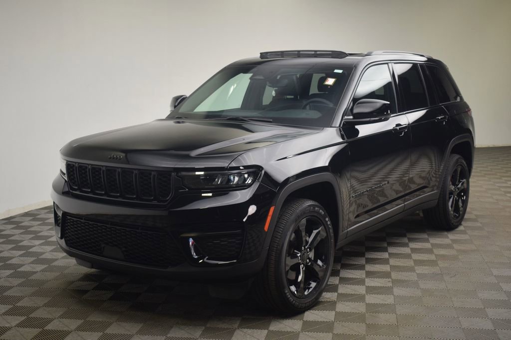Used 2024 Jeep Grand Cherokee Altitude AWD/4WD image 2