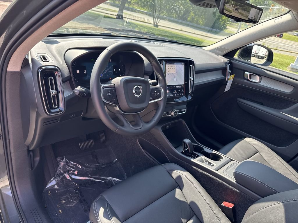 New 2026 Volvo XC40 B5 Core w/ Protection Package Premier image 14