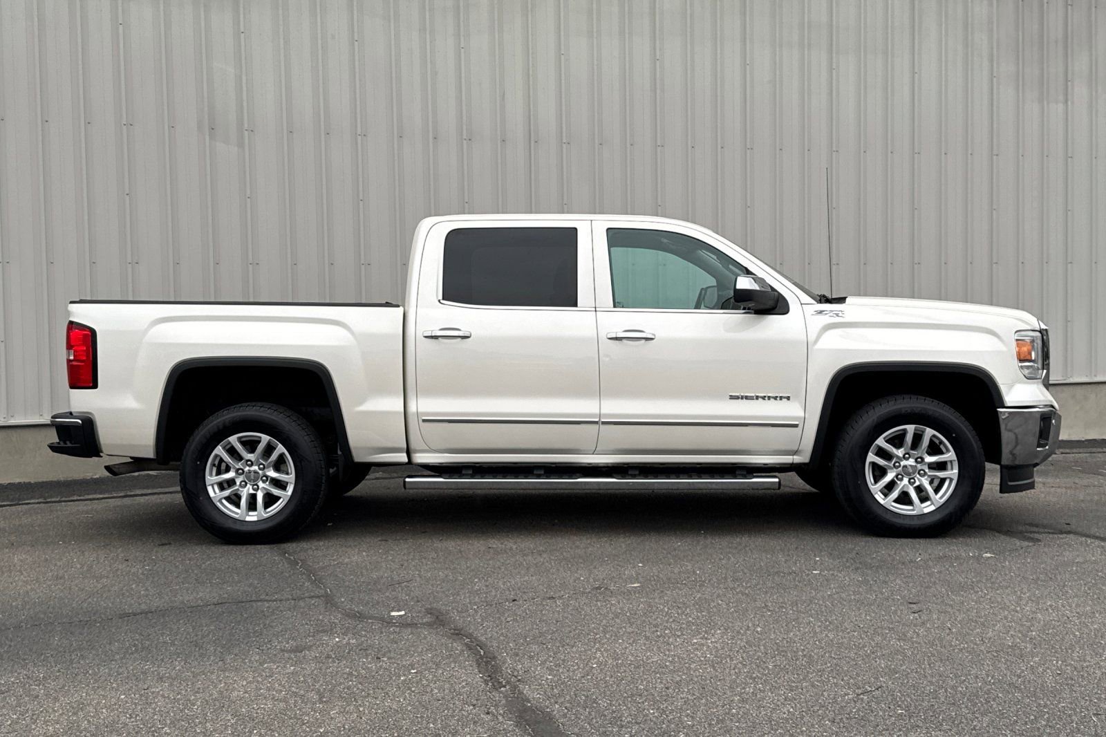 Used 2014 GMC Sierra 1500 SLT w/ SLT Crew Cab Value Package AWD/4WD image 3