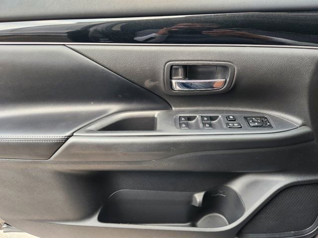 Used 2020 Mitsubishi Outlander SE image 25