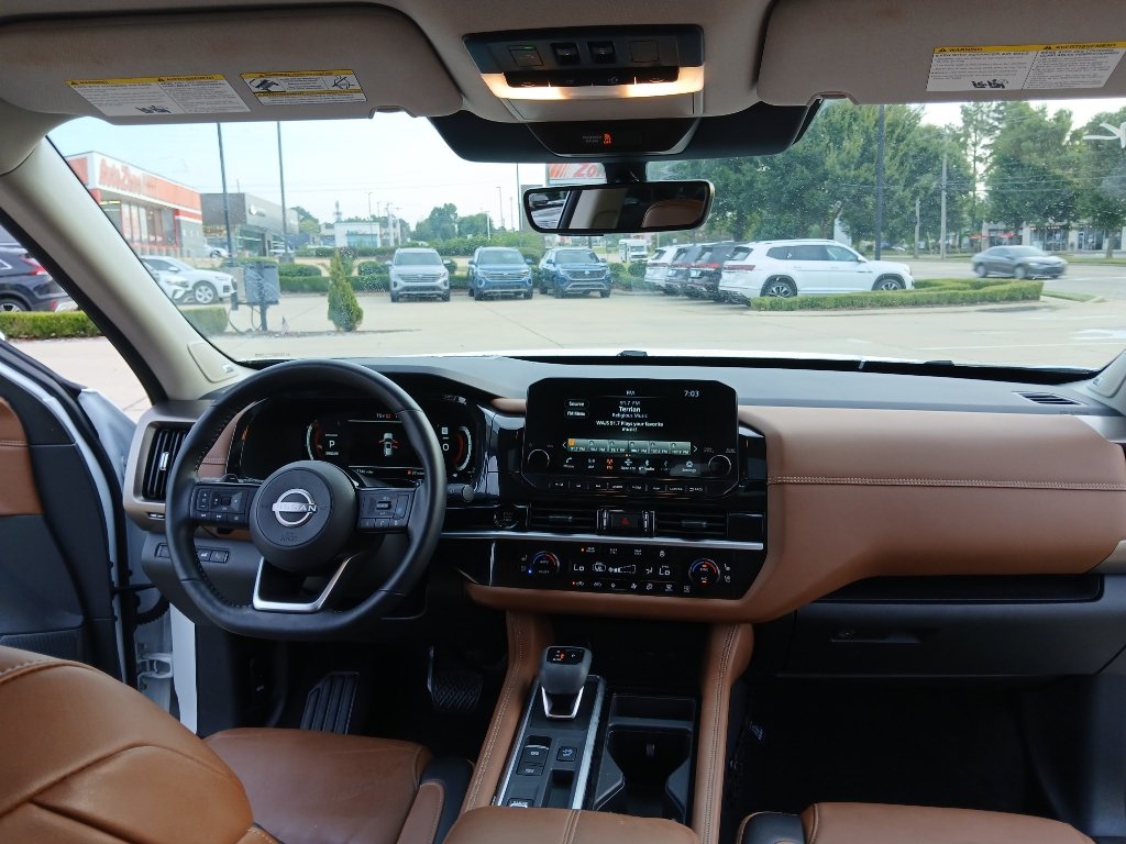 Used 2025 Nissan Pathfinder Platinum FWD image 25