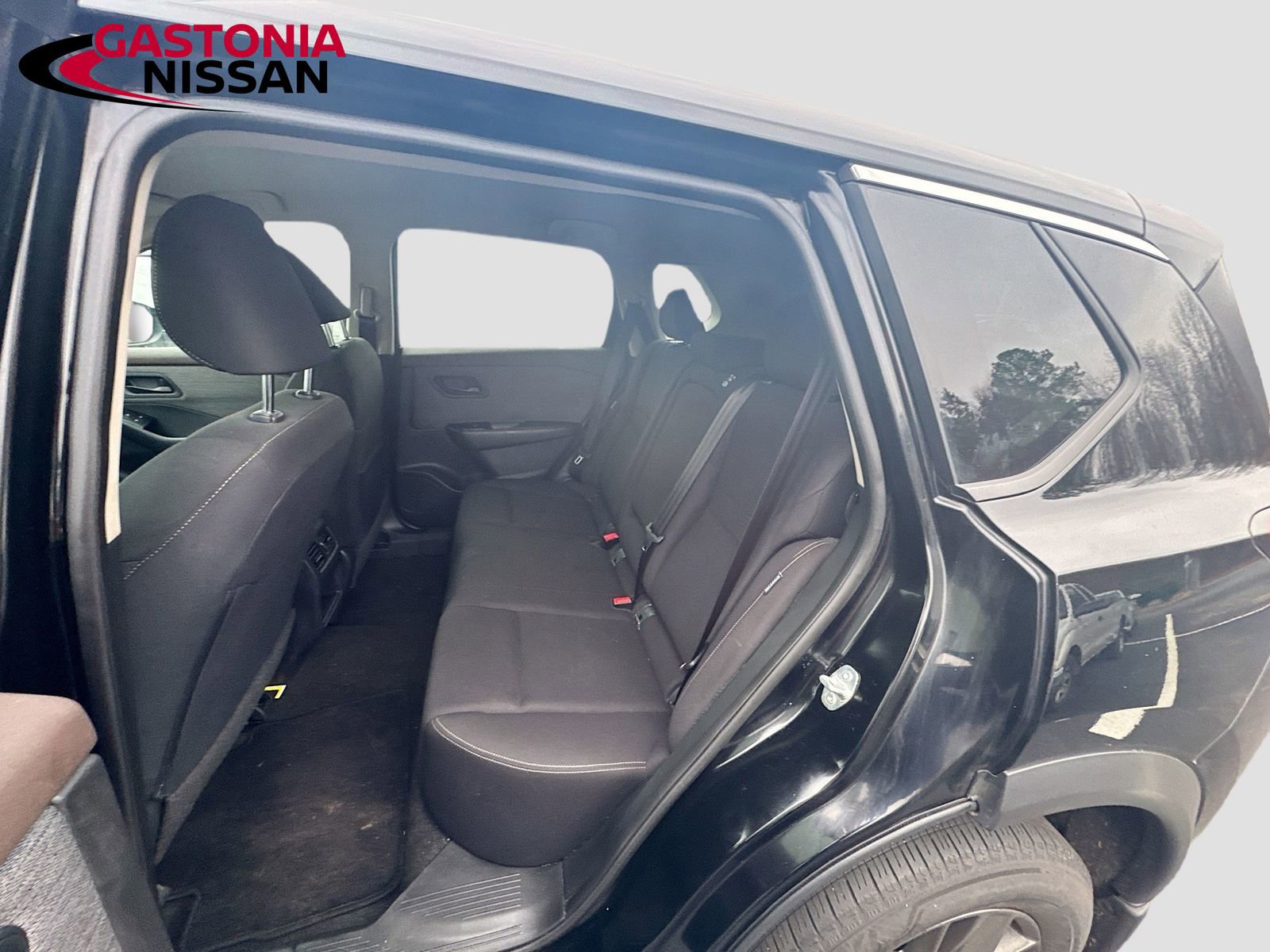 Used 2023 Nissan Rogue S image 29