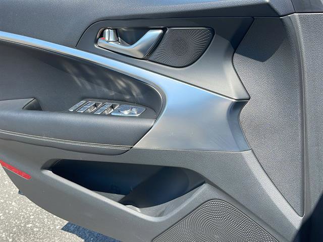 Used 2025 Genesis G70 2.5T image 26