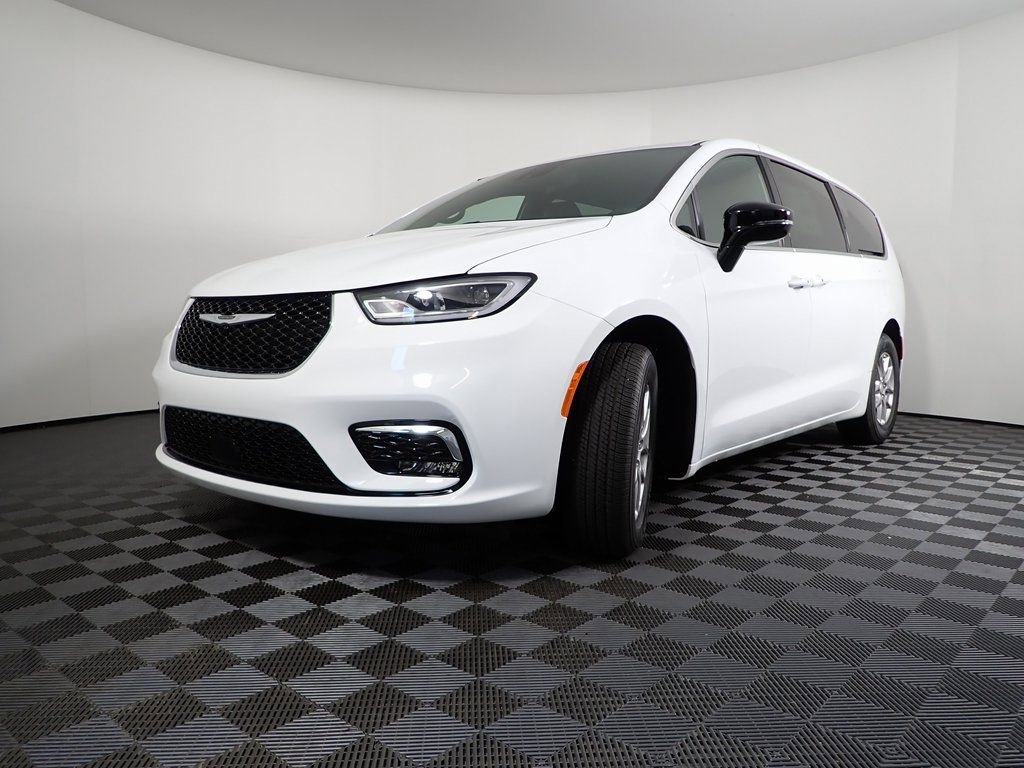 New 2026 Chrysler Pacifica Select image 8