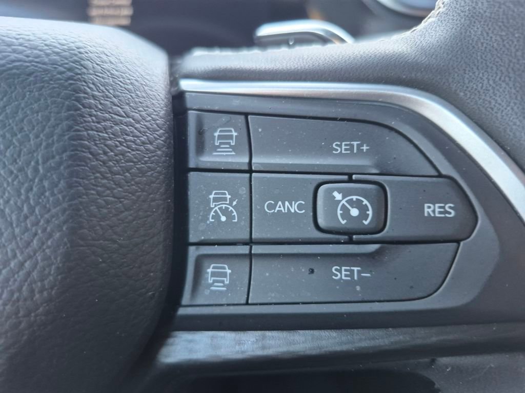 Used 2025 Jeep Grand Cherokee L Altitude image 17