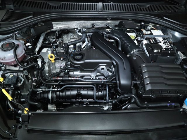 Used 2025 Volkswagen Jetta SE w/ Black Wheel Package image 34