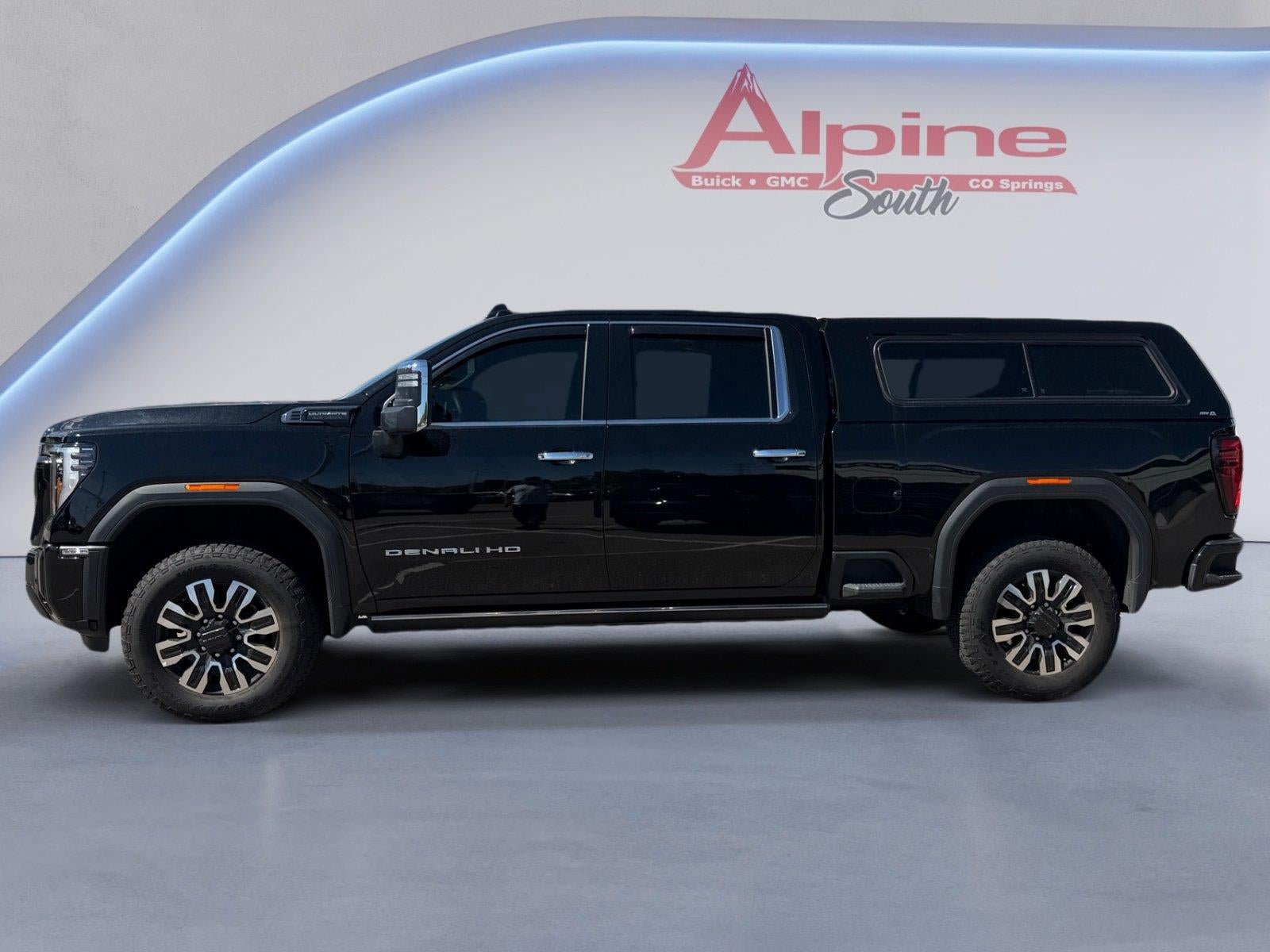 Used 2025 GMC Sierra 3500 Denali Ultimate AWD/4WD image 2