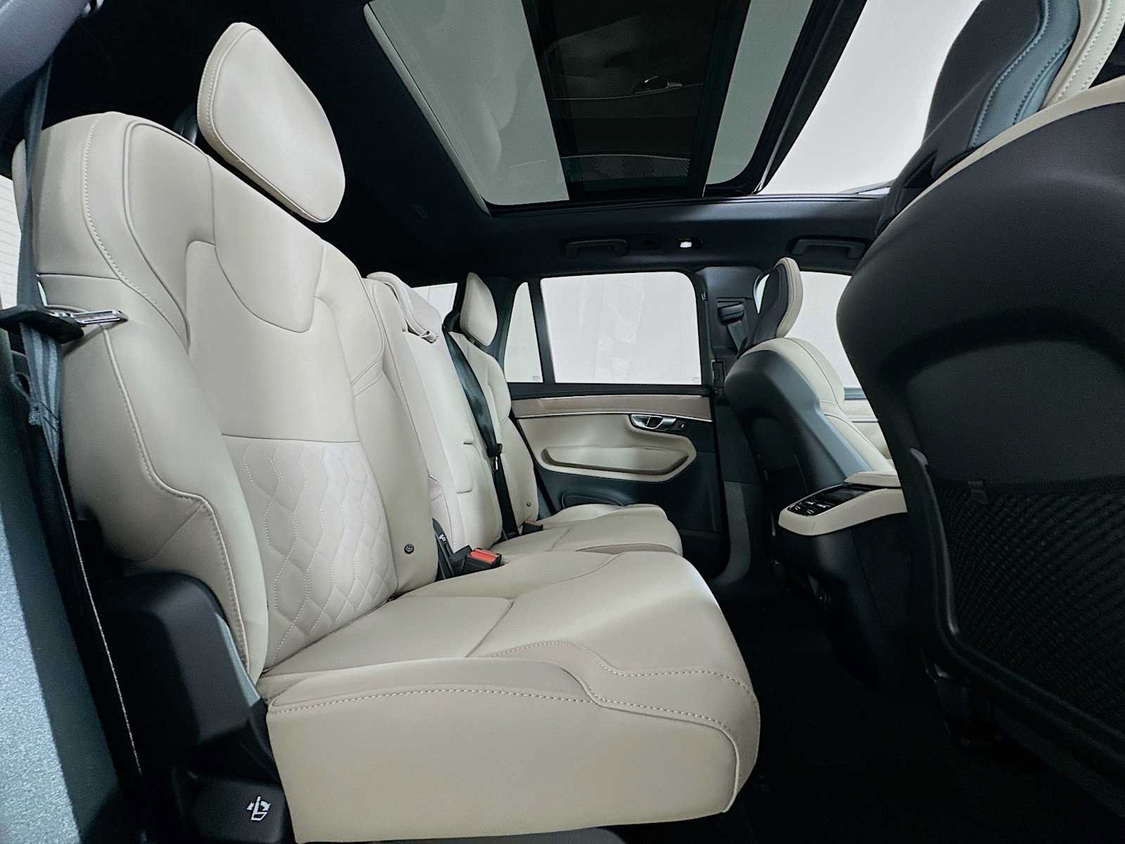 New 2026 Volvo XC90 B6 Plus w/ Protection Package Premier AWD/4WD image 27